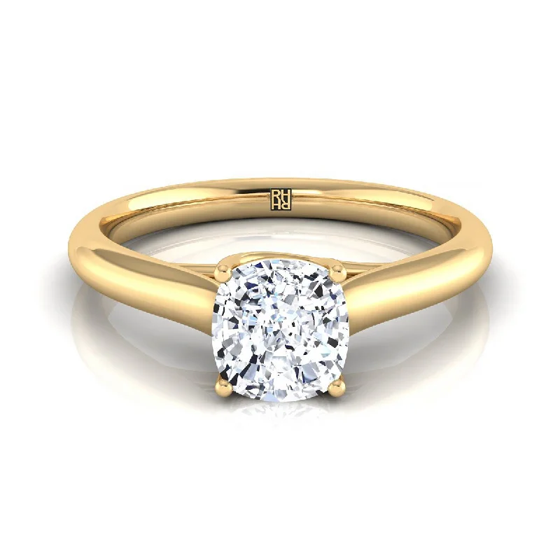 ChatGPT 说：14K Yellow Gold Cushion Rounded Classic Comfort Fit Solitaire Ring